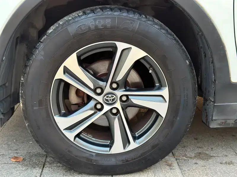 2015 RAV4 2.0L CVT 2WD Fashion Edition — миниатюра 8