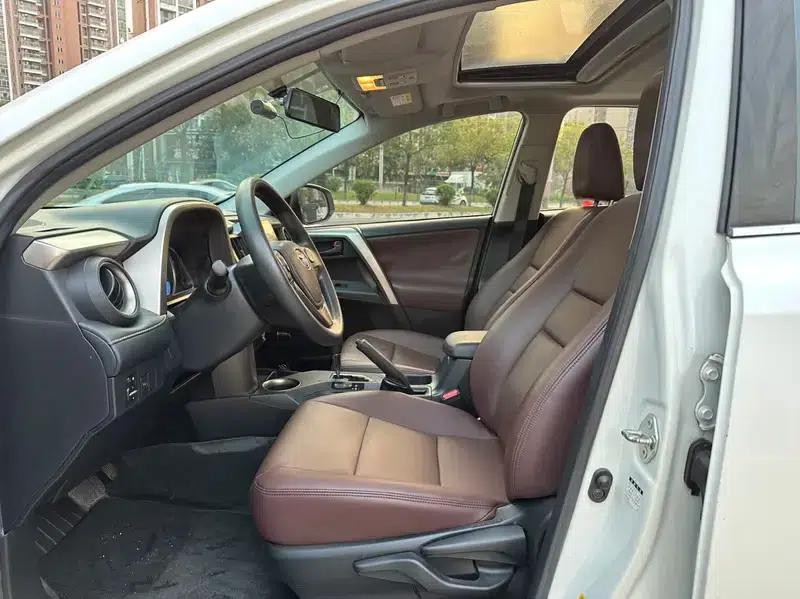 2015 RAV4 2.0L CVT 2WD Fashion Edition — миниатюра 10