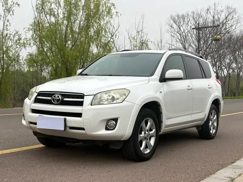 2010 RAV4 2.4L Automatic Luxury Upgrade Edition — миниатюра 1