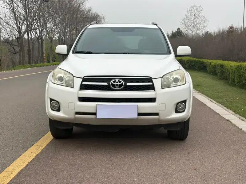 2010 RAV4 2.4L Automatic Luxury Upgrade Edition — миниатюра 2