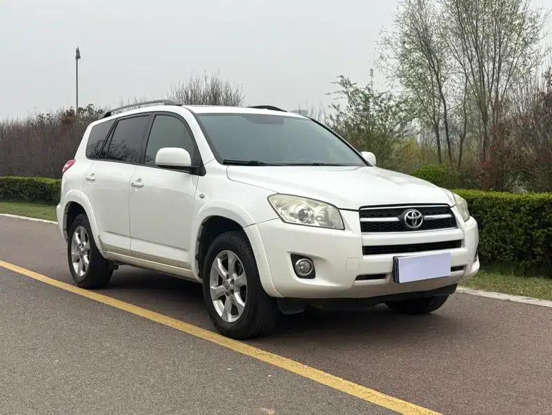 2010 RAV4 2.4L Automatic Luxury Upgrade Edition — миниатюра 3