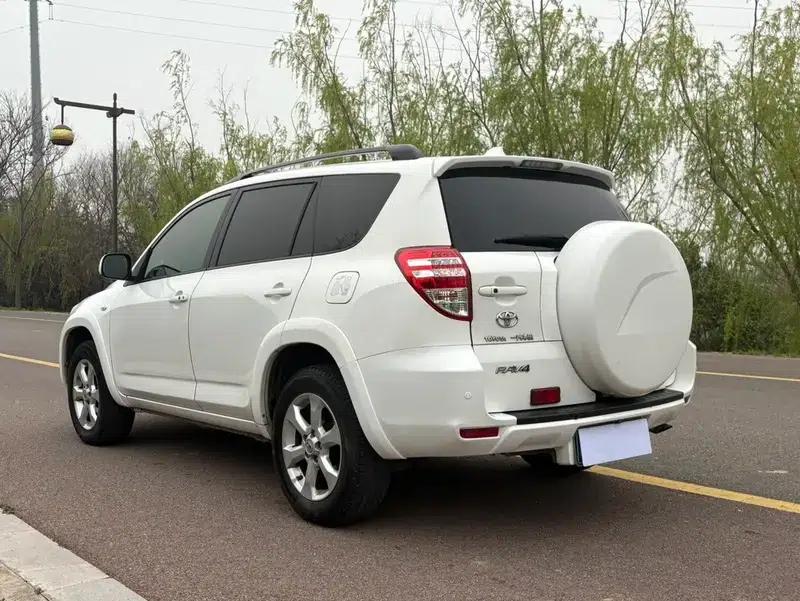 2010 RAV4 2.4L Automatic Luxury Upgrade Edition — миниатюра 4