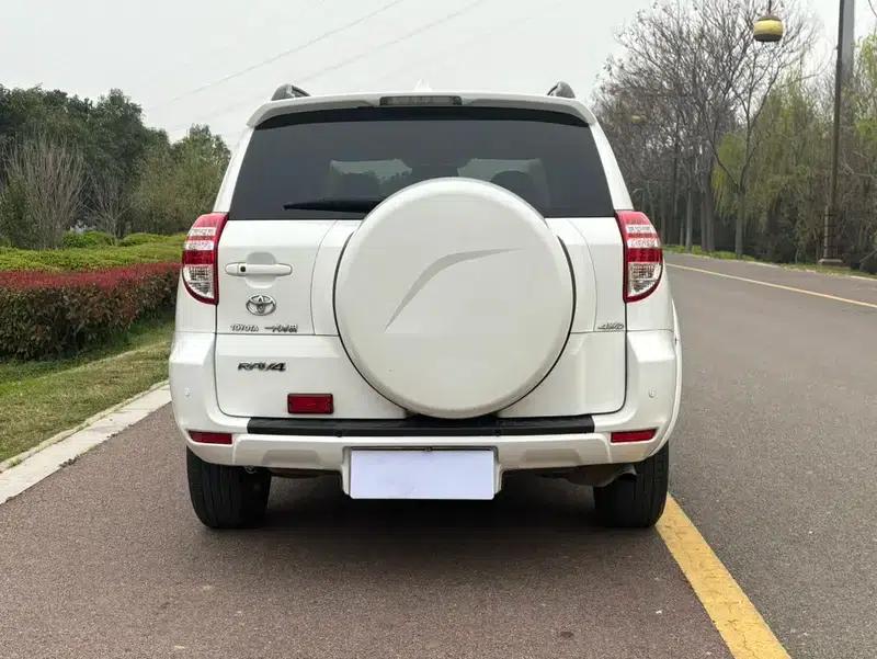 2010 RAV4 2.4L Automatic Luxury Upgrade Edition — миниатюра 5