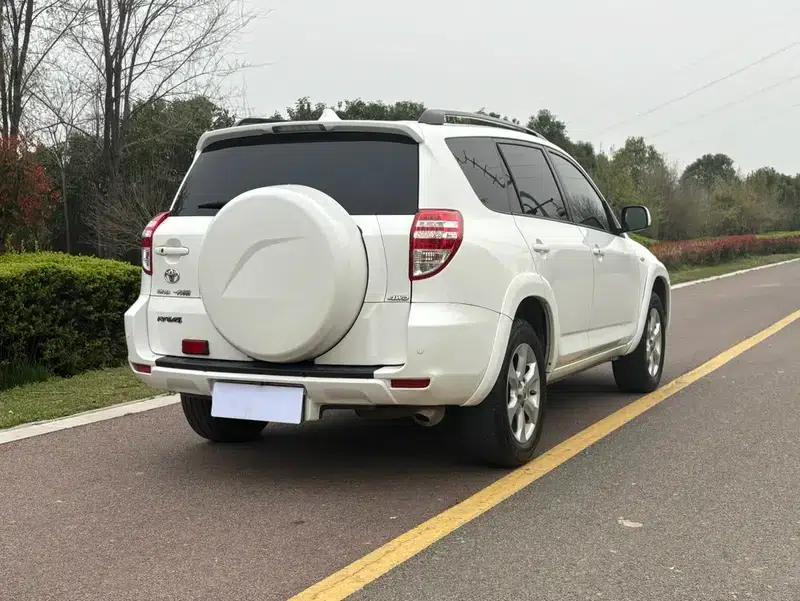 2010 RAV4 2.4L Automatic Luxury Upgrade Edition — миниатюра 6