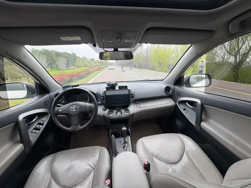 2010 RAV4 2.4L Automatic Luxury Upgrade Edition — миниатюра 7