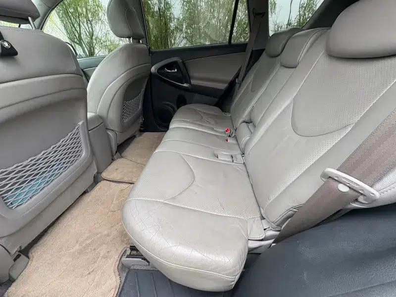 2010 RAV4 2.4L Automatic Luxury Upgrade Edition — миниатюра 9
