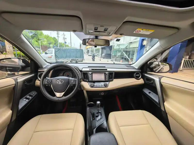 2016 RAV4 2.0L CVT 2WD Fashion Edition — миниатюра 8