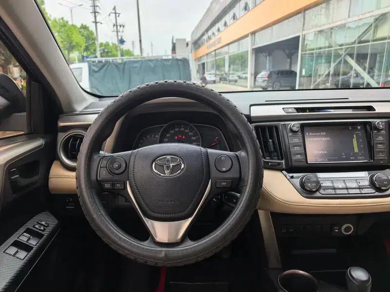 2016 RAV4 2.0L CVT 2WD Fashion Edition — миниатюра 10