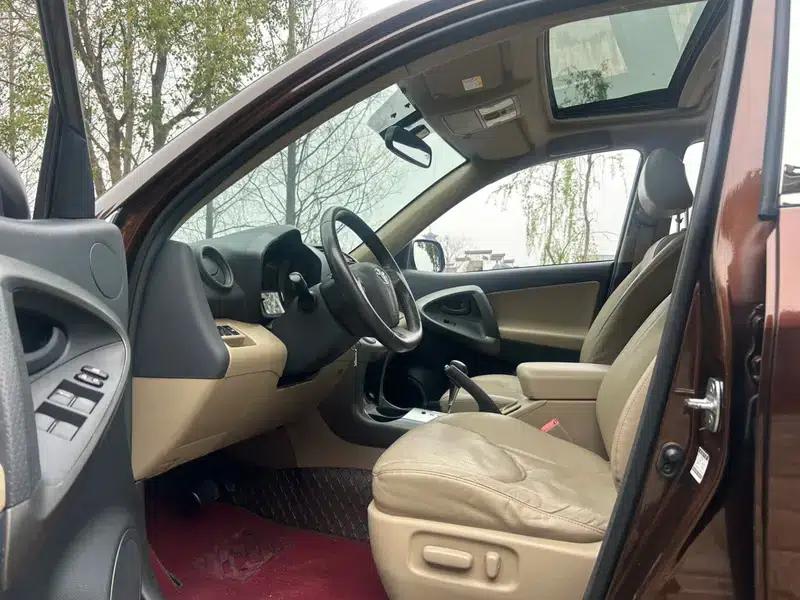 RAV4 2013 Special Edition 2.0L Automatic Elite — миниатюра 14