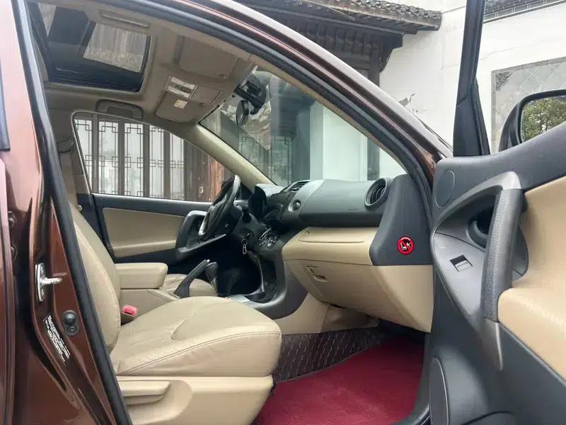 RAV4 2013 Special Edition 2.0L Automatic Elite — миниатюра 16