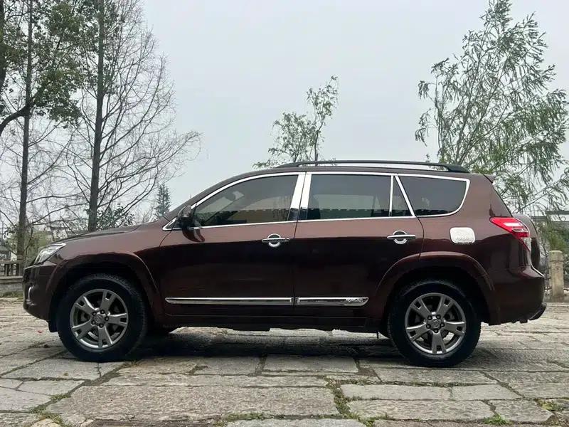 RAV4 2013 Special Edition 2.0L Automatic Elite — миниатюра 4