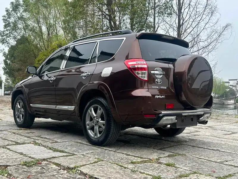 RAV4 2013 Special Edition 2.0L Automatic Elite — миниатюра 5