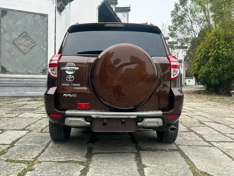 RAV4 2013 Special Edition 2.0L Automatic Elite — миниатюра 6