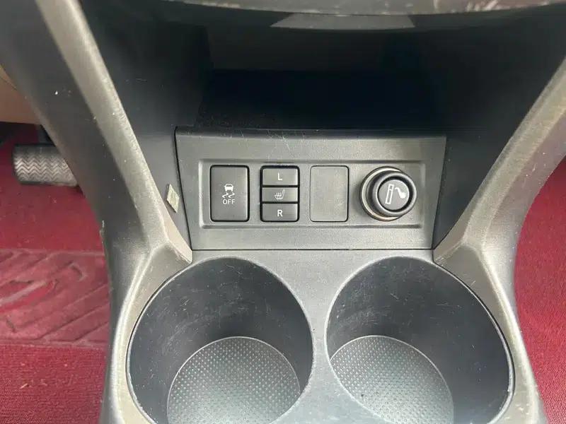RAV4 2013 Special Edition 2.0L Automatic Elite — миниатюра 8