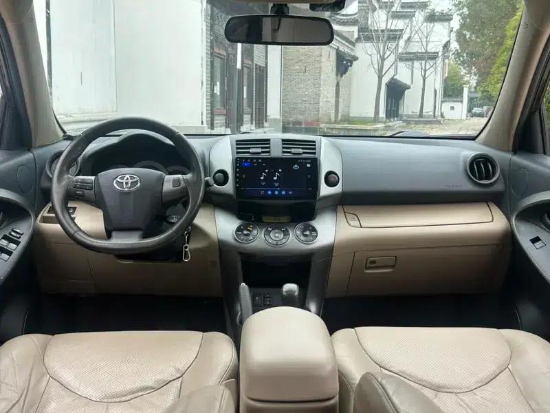 RAV4 2013 Special Edition 2.0L Automatic Elite — миниатюра 9