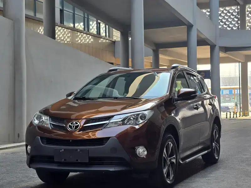2015 RAV4 2.0L CVT 2WD Fashion Edition — миниатюра 1