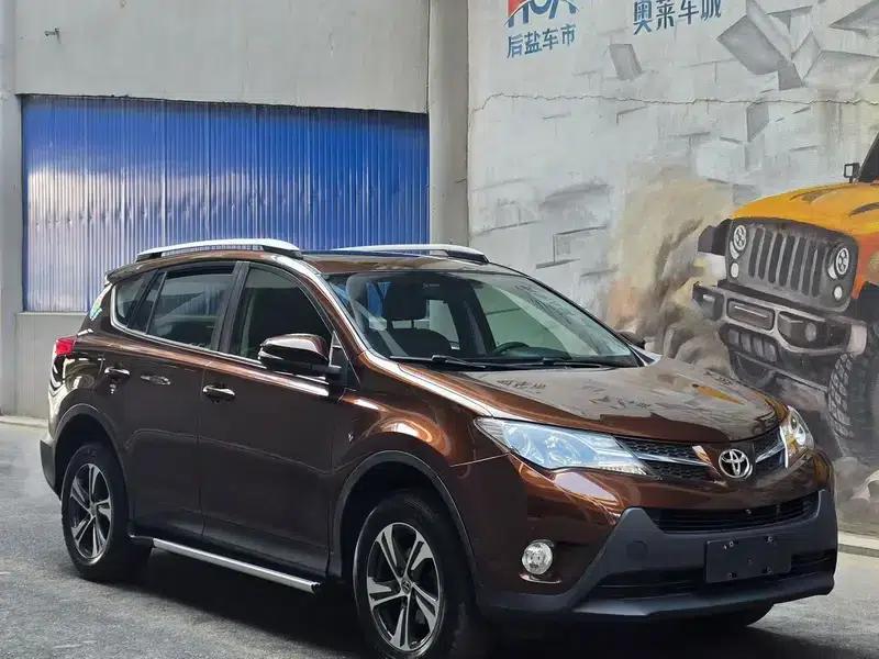 2015 RAV4 2.0L CVT 2WD Fashion Edition — миниатюра 3