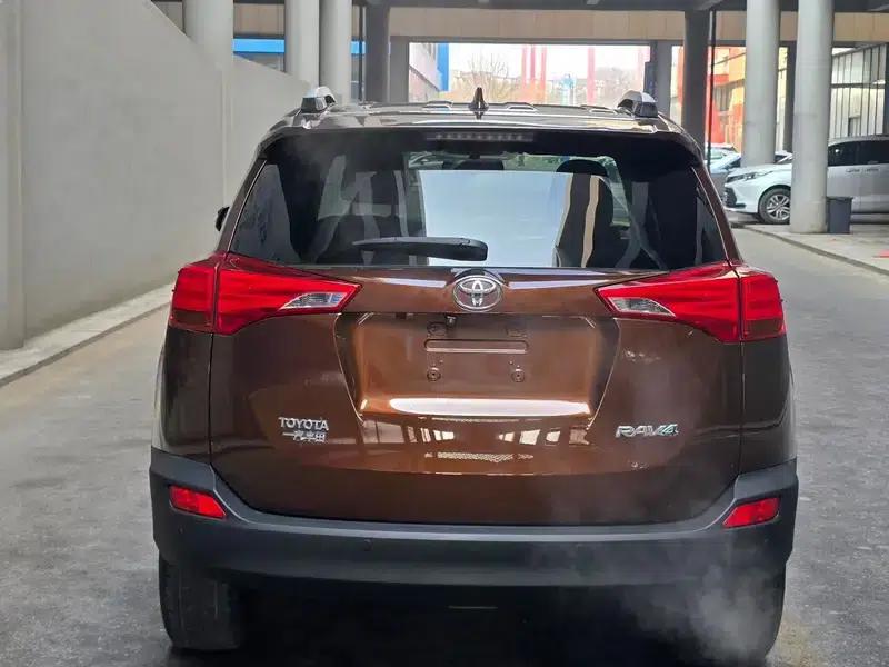 2015 RAV4 2.0L CVT 2WD Fashion Edition — миниатюра 4