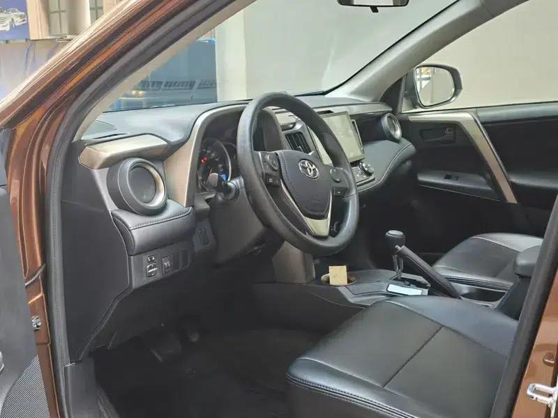 2015 RAV4 2.0L CVT 2WD Fashion Edition — миниатюра 8