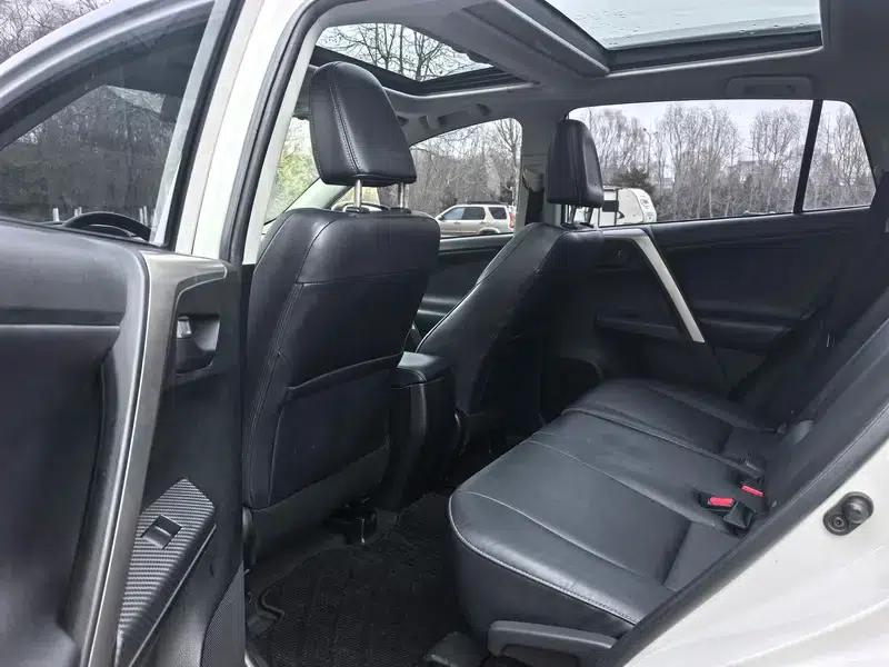 2015 RAV4 2.5L Automatic 4WD Elite Edition — миниатюра 9