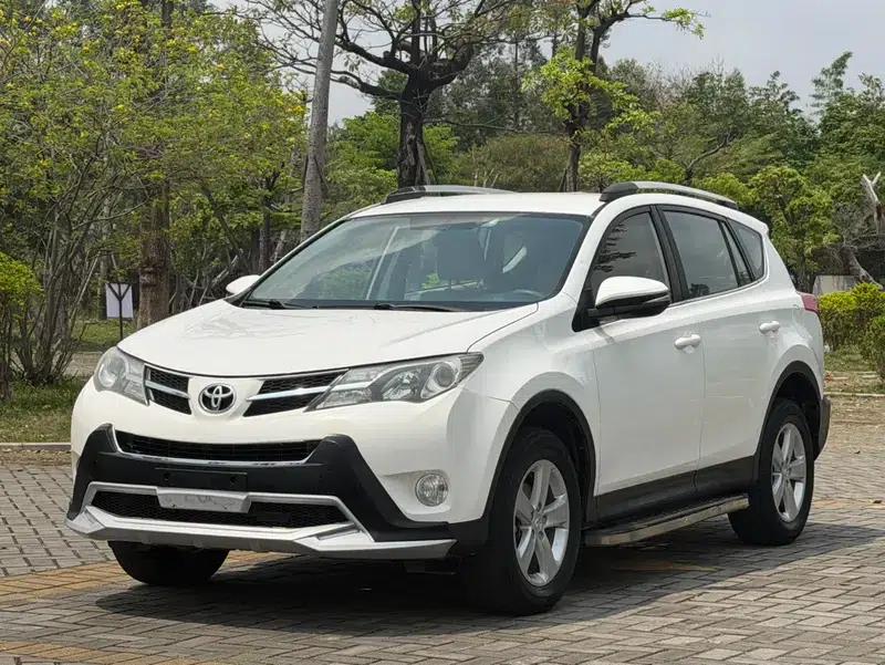 2013 RAV4 2.0L CVT 2WD Urban Edition — миниатюра 1