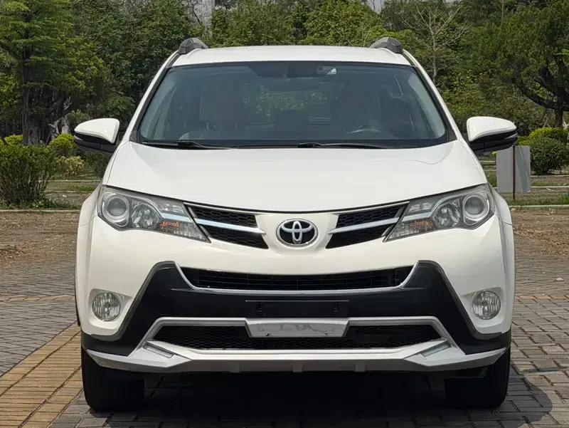 2013 RAV4 2.0L CVT 2WD Urban Edition — миниатюра 2