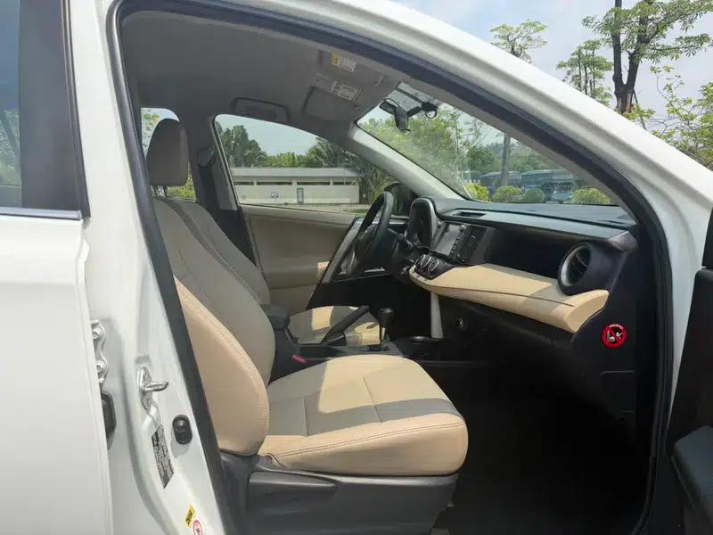 2013 RAV4 2.0L CVT 2WD Urban Edition — миниатюра 13