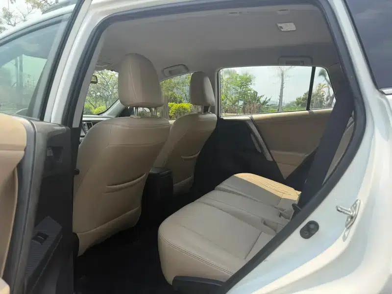 2013 RAV4 2.0L CVT 2WD Urban Edition — миниатюра 14
