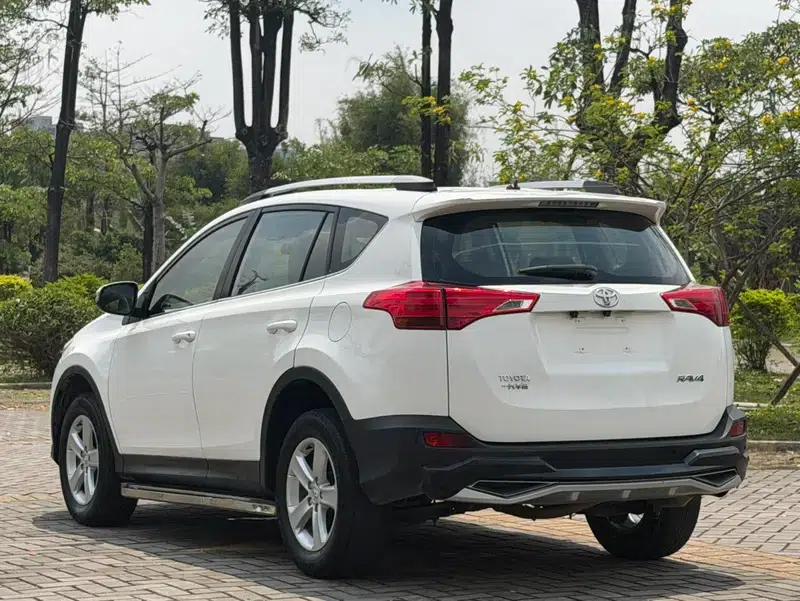 2013 RAV4 2.0L CVT 2WD Urban Edition — миниатюра 5