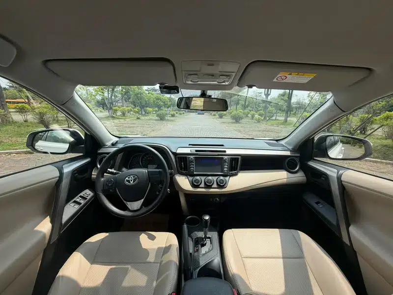 2013 RAV4 2.0L CVT 2WD Urban Edition — миниатюра 9