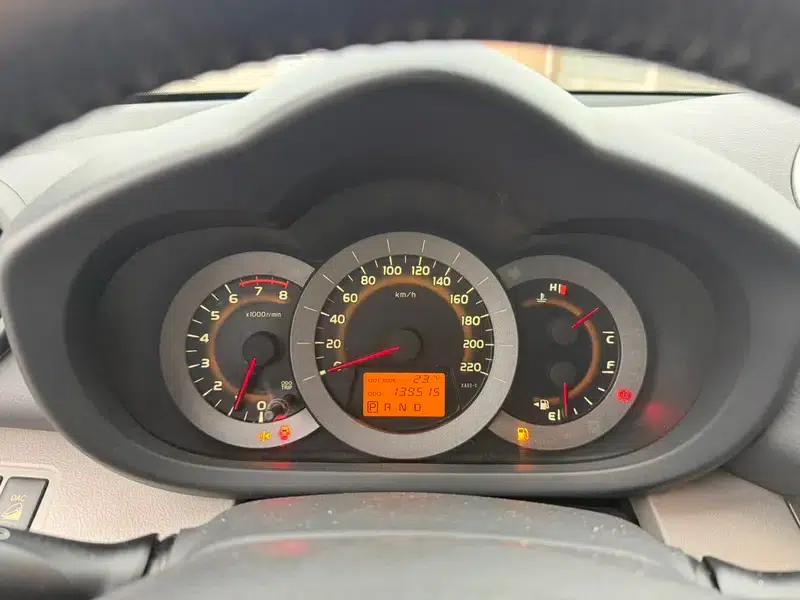 2010 RAV4 2.4L Automatic Luxury Upgrade Edition — миниатюра 11