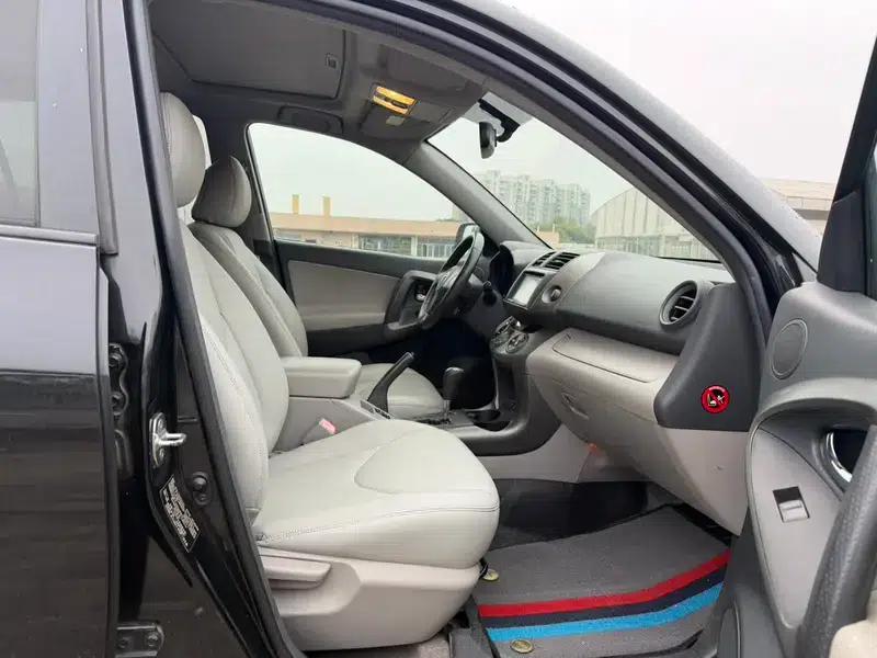2010 RAV4 2.4L Automatic Luxury Upgrade Edition — миниатюра 12
