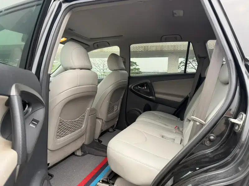 2010 RAV4 2.4L Automatic Luxury Upgrade Edition — миниатюра 14