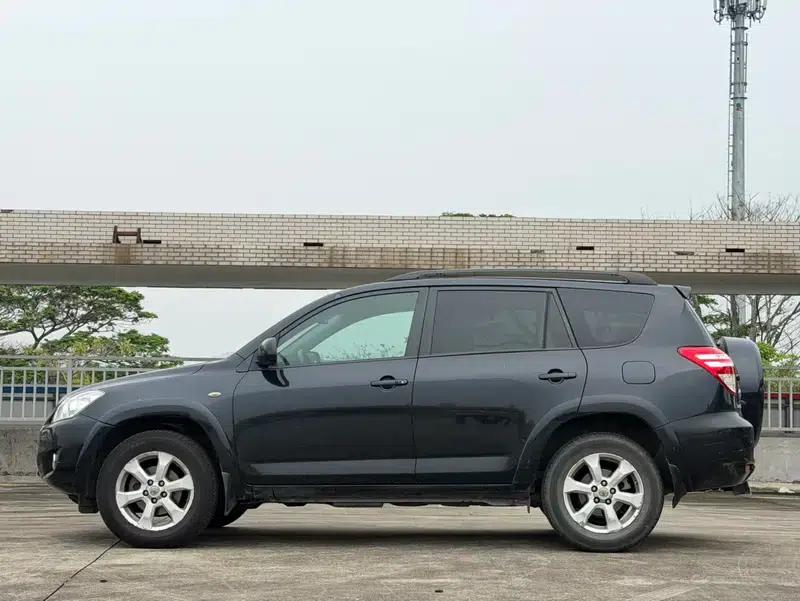2010 RAV4 2.4L Automatic Luxury Upgrade Edition — миниатюра 4