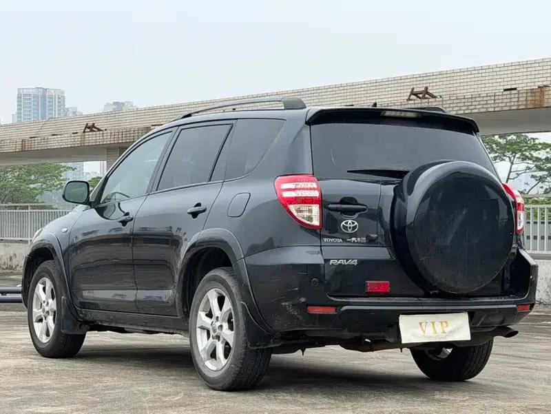 2010 RAV4 2.4L Automatic Luxury Upgrade Edition — миниатюра 5