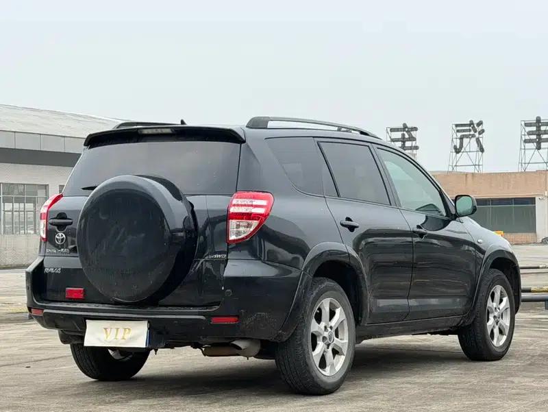 2010 RAV4 2.4L Automatic Luxury Upgrade Edition — миниатюра 7