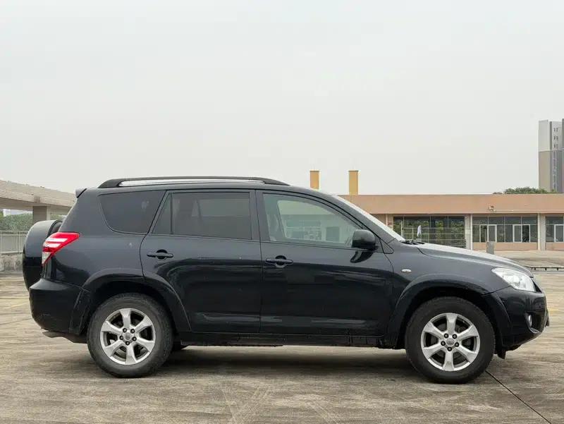 2010 RAV4 2.4L Automatic Luxury Upgrade Edition — миниатюра 8
