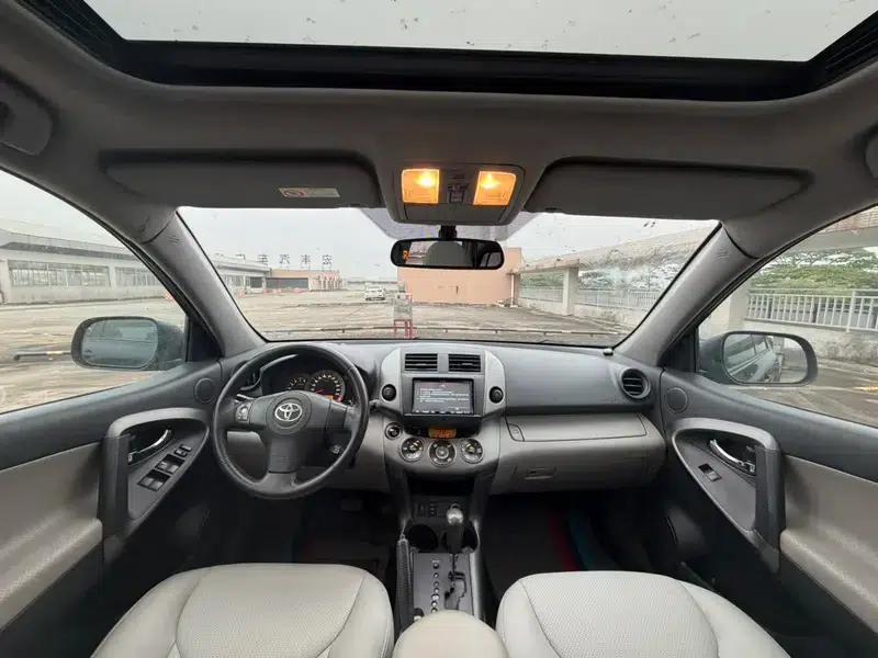 2010 RAV4 2.4L Automatic Luxury Upgrade Edition — миниатюра 10