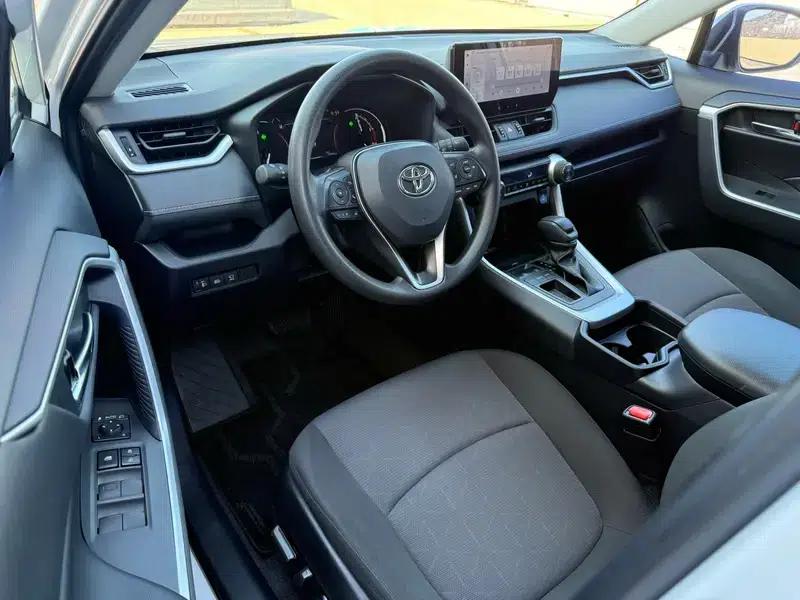 2023 RAV4 2.0L CVT 2WD Urban Edition — миниатюра 13