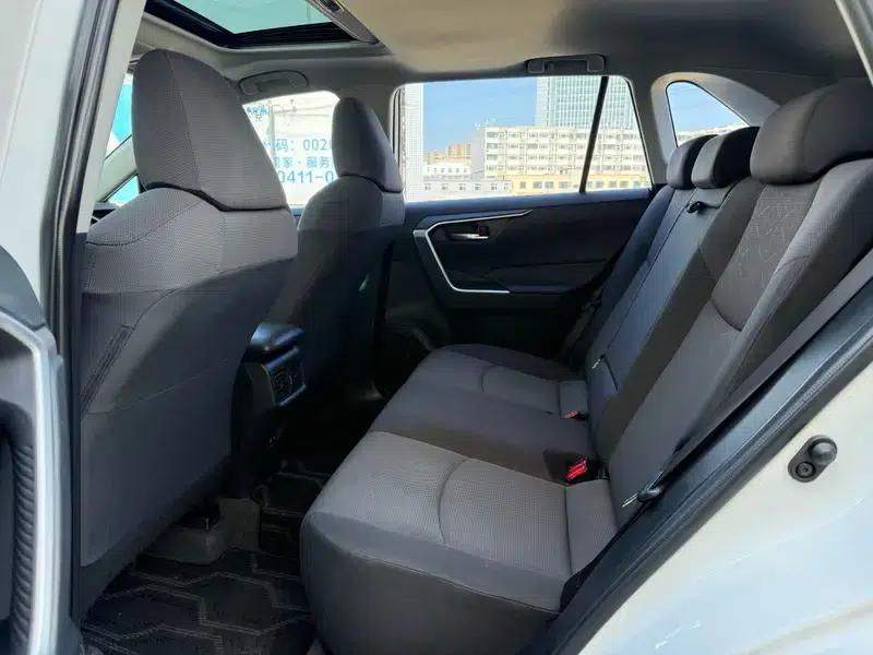 2023 RAV4 2.0L CVT 2WD Urban Edition — миниатюра 14