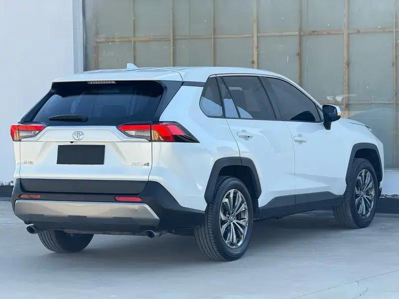 2023 RAV4 2.0L CVT 2WD Urban Edition — миниатюра 4