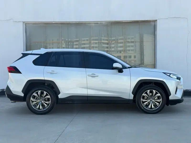 2023 RAV4 2.0L CVT 2WD Urban Edition — миниатюра 5
