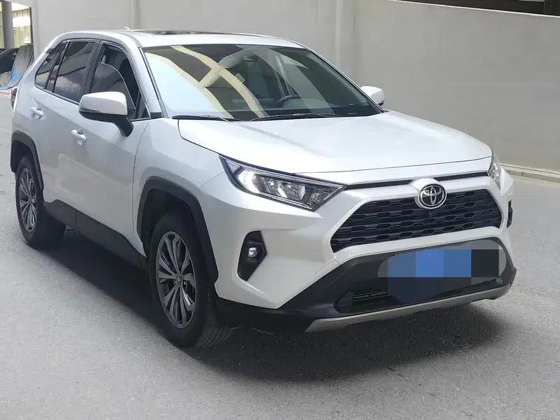 2023 RAV4 2.0L CVT 2WD 20th Anniversary Platinum Edition — миниатюра 3