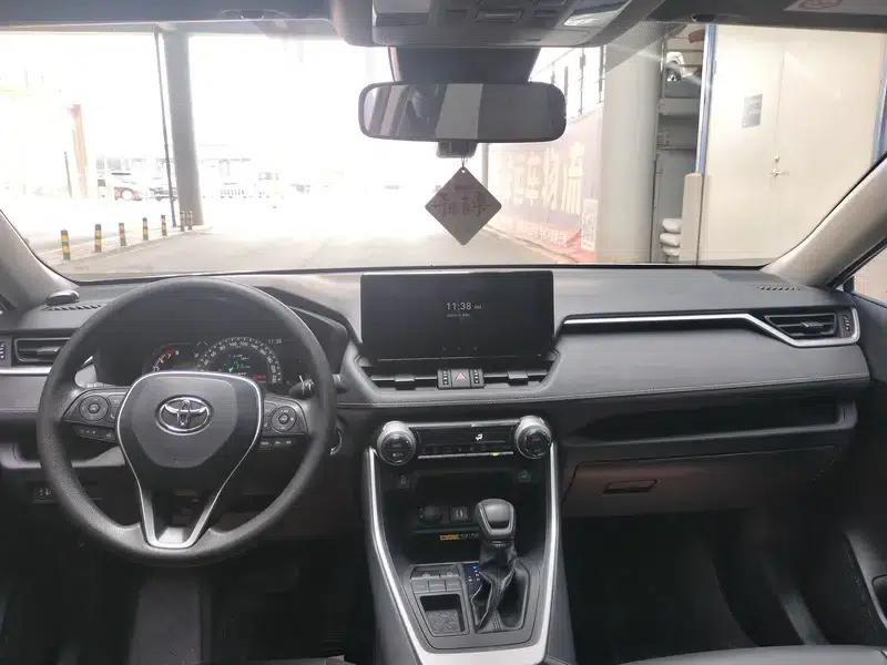 2023 RAV4 2.0L CVT 2WD 20th Anniversary Platinum Edition — миниатюра 7