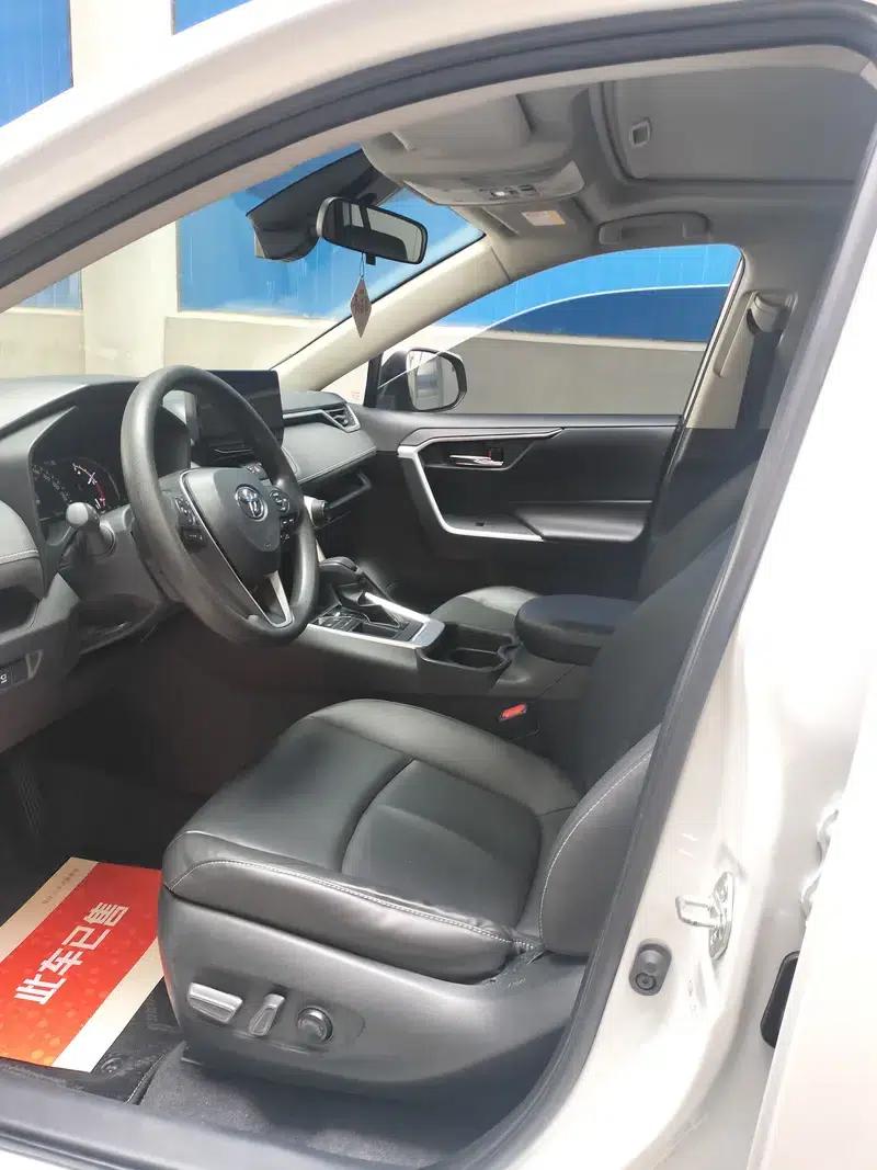 2023 RAV4 2.0L CVT 2WD 20th Anniversary Platinum Edition — миниатюра 8