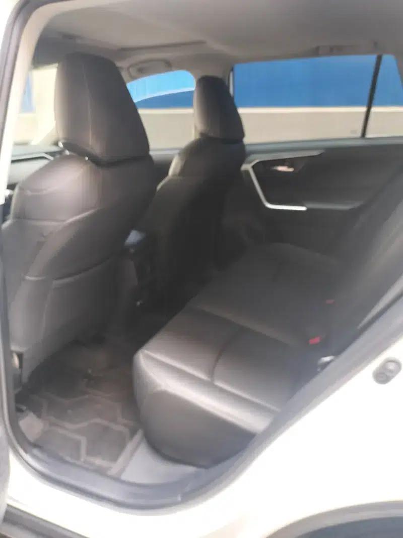 2023 RAV4 2.0L CVT 2WD 20th Anniversary Platinum Edition — миниатюра 9