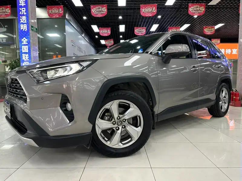 2022 RAV4 2.0L CVT 2WD Fashion Plus Edition — миниатюра 1
