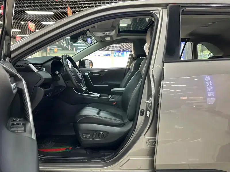 2022 RAV4 2.0L CVT 2WD Fashion Plus Edition — миниатюра 13