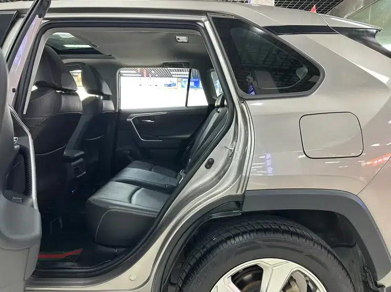 2022 RAV4 2.0L CVT 2WD Fashion Plus Edition — миниатюра 14