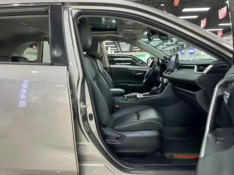 2022 RAV4 2.0L CVT 2WD Fashion Plus Edition — миниатюра 17